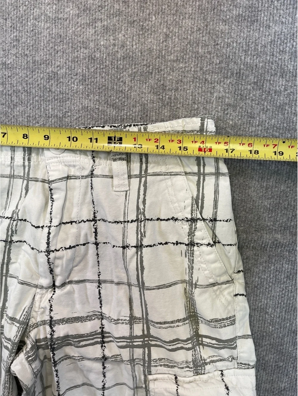 Urban Pipeline Mens Cargo Shorts Size 32 Plaid White Grey Y2K Grunge Skater
